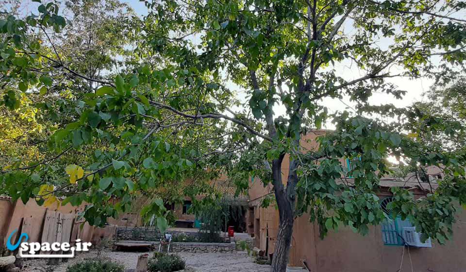 نمای محوطه اقامتگاه بوم گردی بادبر - بوانات - روستای بادبر