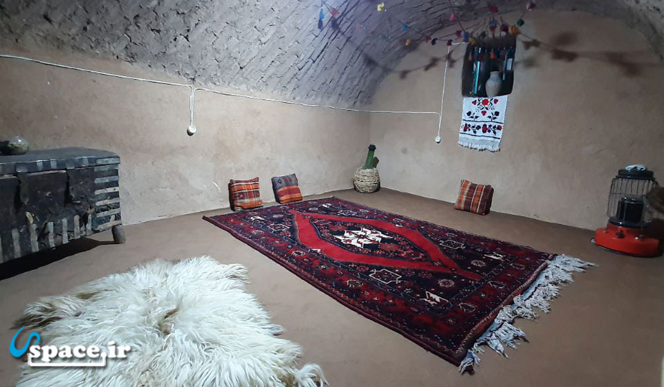 نمای داخلی اتاق آناهید اقامتگاه بوم گردی بادبر - بوانات - روستای بادبر